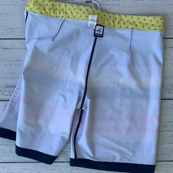 Sperry brand Board and Swim trunks, Size 36 Nautical colors/styling, li… - Picture 7 of 10